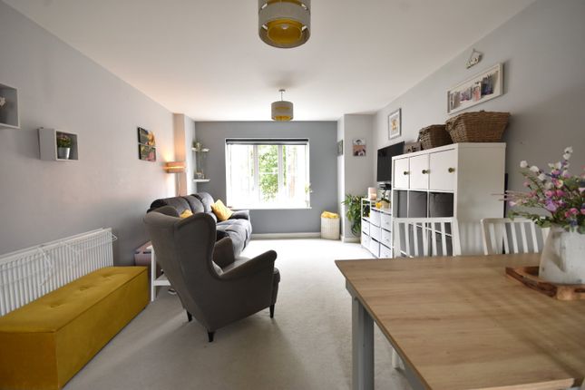 Flat 2, Teal House, 5, Webber Street, Surrey photo 4