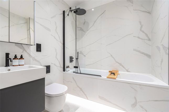 Flat 2, 30-36, Stamford Road, London photo 4