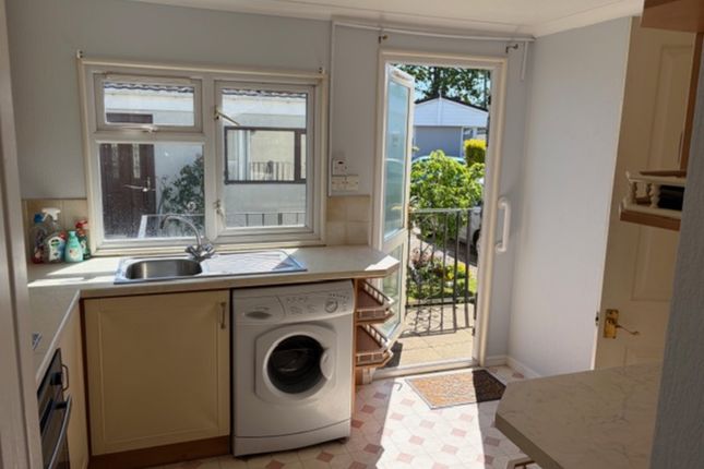 26 Abbeyfields  Thameside, CHERTSEY photo 4