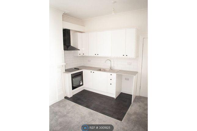 Flat, Brocco Bank, Sheffield photo 4