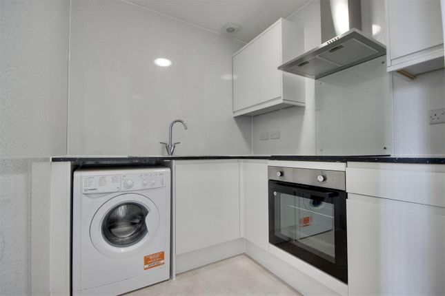 100A Sandringham Apartments, Osborne Road, Southsea photo 3