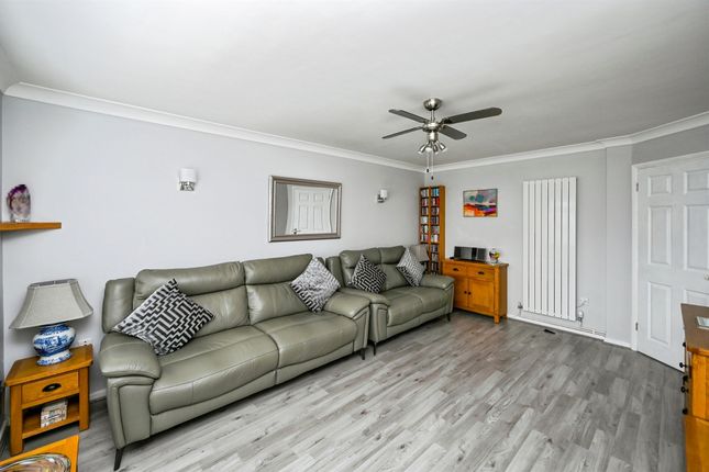 10, Iona Close, Alfreton photo 5