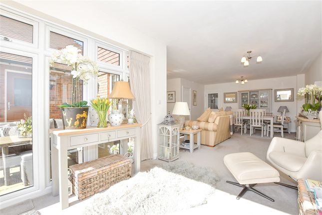 3-bed house on Hawthornden Grove Yalding, Maidstone, £600,000