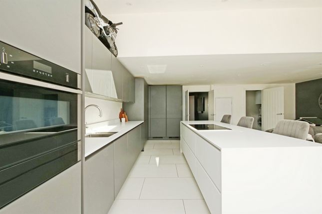 19, Lowfield Drive, York photo 4