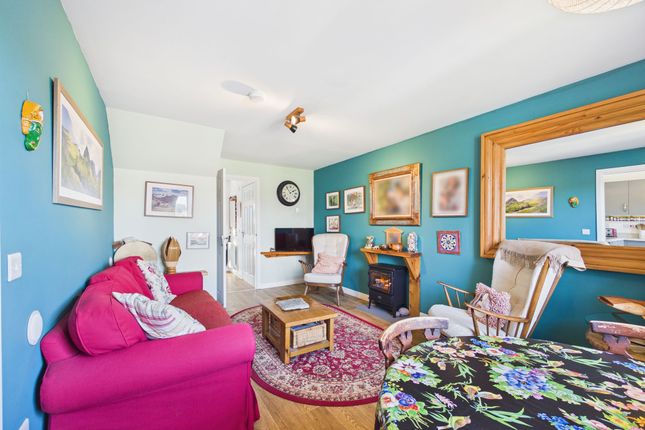 9 Manor Way, Peebles photo 2