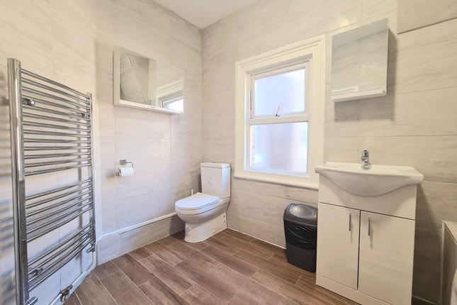 Room 4, London photo 5