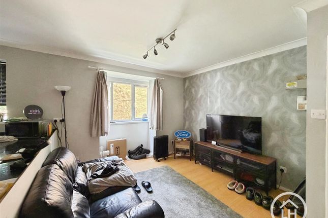 Flat 12, Gregory Close, Gillingham photo 2