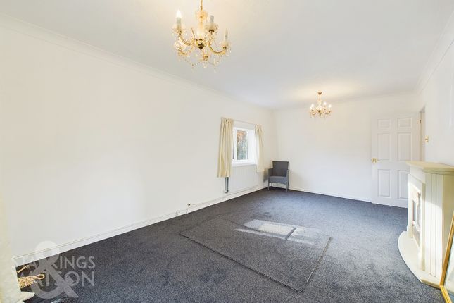 Flat to rent in Rosedale Crescent, Norwich