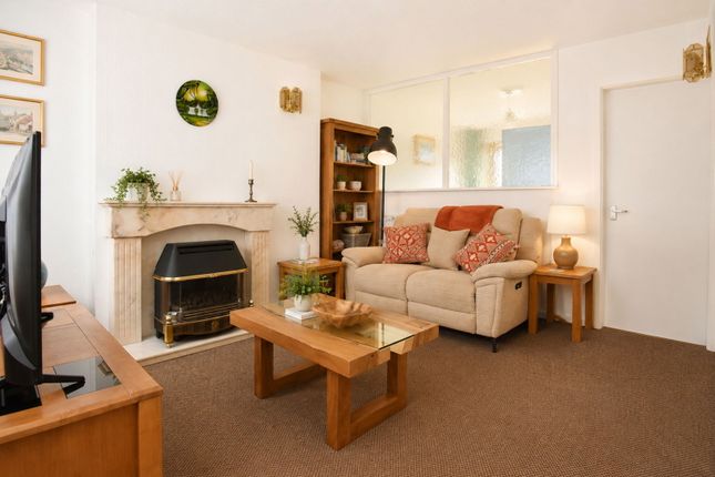 24, Woodstock Drive, Stourbridge photo 3