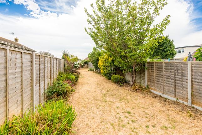 34, Garden Close, Lancing photo 4