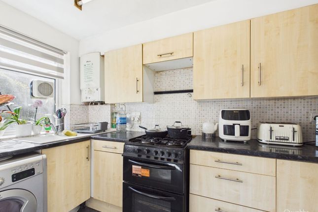 53 Holmbury Grove, Croydon photo 4