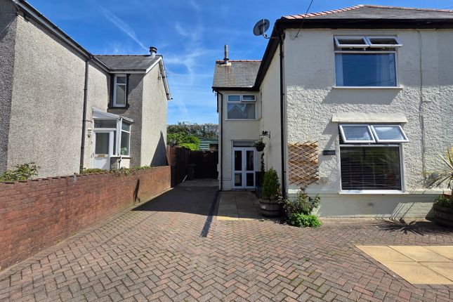 Roselyn,Llamedos, Church Road, Pontypool photo 2