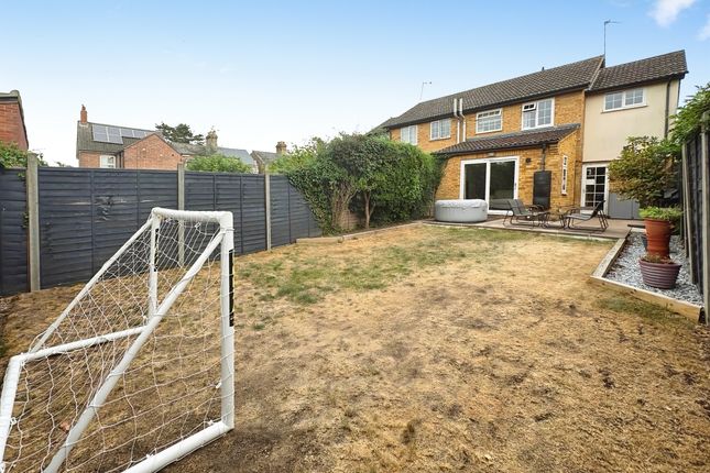2, Fletchers Close, Huntingdon photo 4
