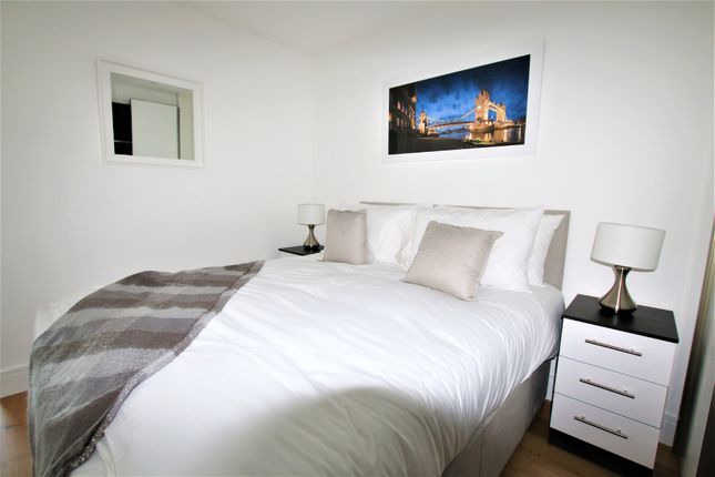 87, Skyline, Slough photo 3