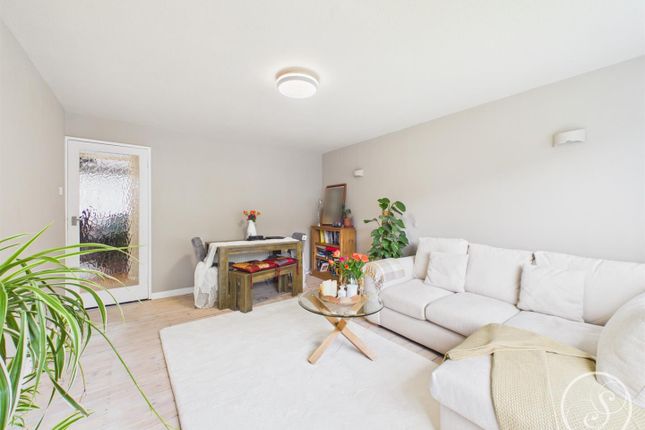 10, Gledhow Court, Leeds photo 4