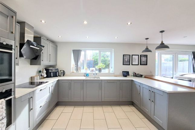 23, St. Christophers Way, Somerset photo 3