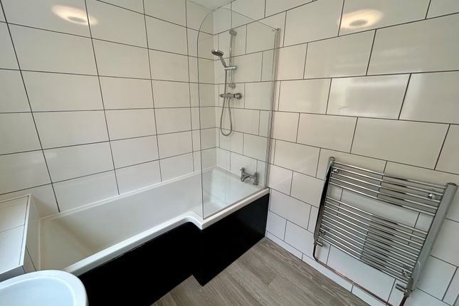105, Coalville photo 5