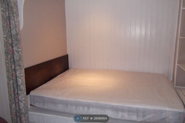 Flat, Woodlane Crescent, Falmouth photo 5