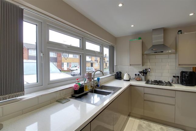 47, Savay Close, Denham photo 3
