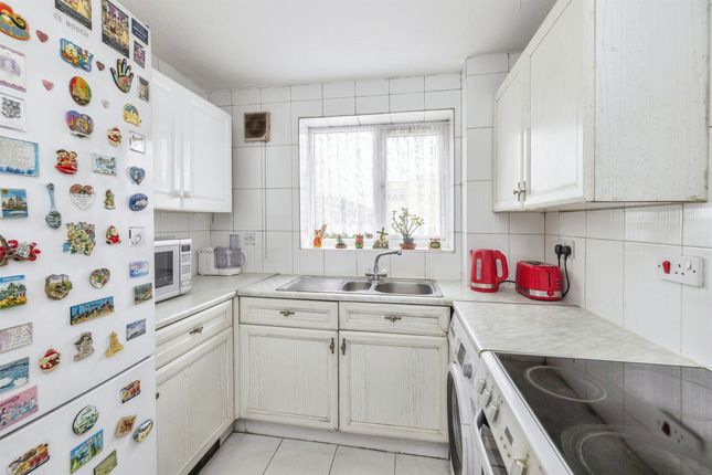 Flat for sale in Explorer Drive, Watford