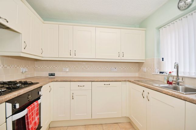 6, Hamilton Close, Mexborough photo 3