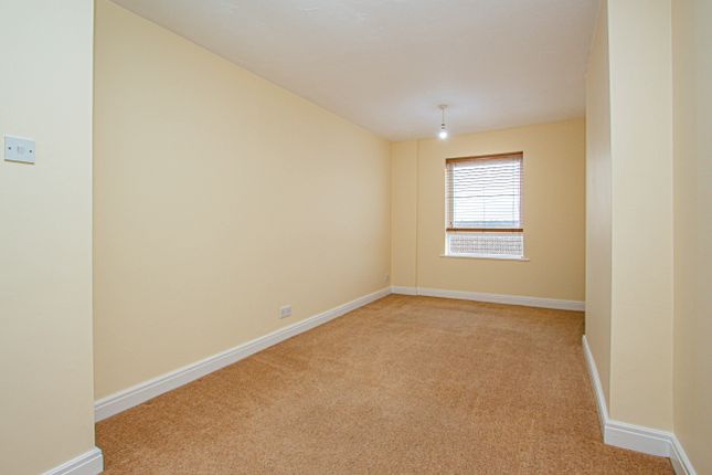 30c, High Street, Irthlingborough photo 3