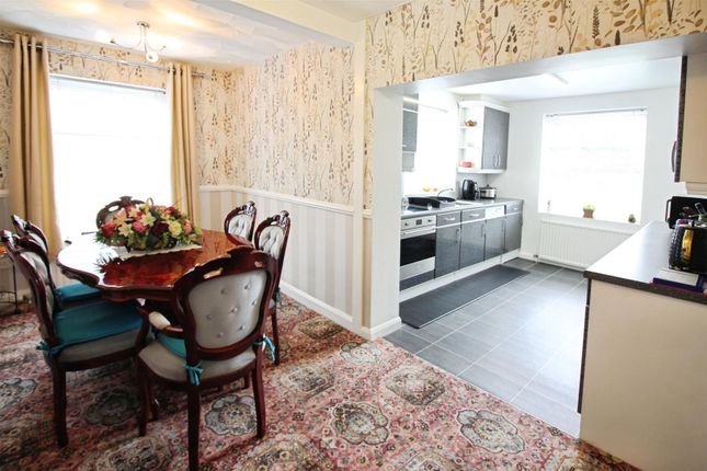 4, Eastfield Crescent, Leeds photo 4