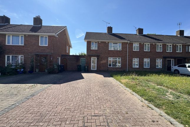 16, Smalls Mead, Crawley photo 2