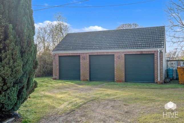 Upper Hurst, Snails Lane, Ringwood photo 4