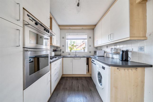 2, Clover Lane, Yateley photo 2