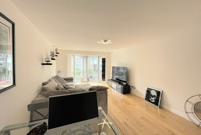 29  Flat 12, Forest View, London photo 2
