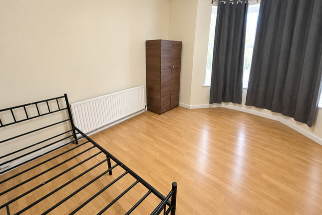 852, Romford Road, London photo 2