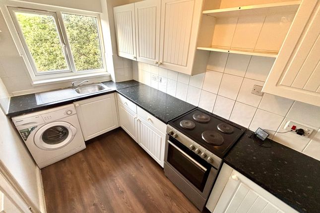 53 Waterside Close, Barking photo 3