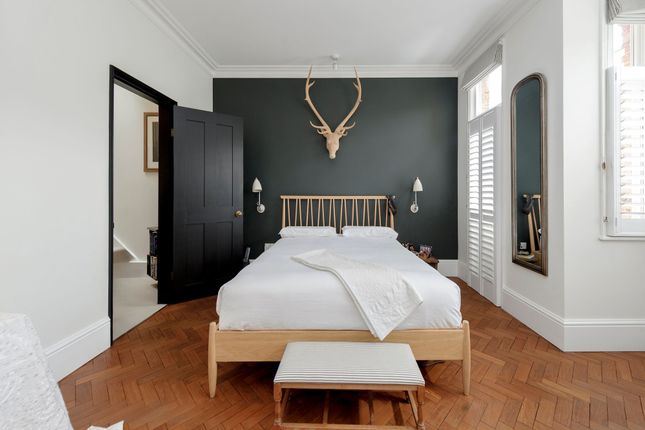 56 Clifford Gardens, London photo 5