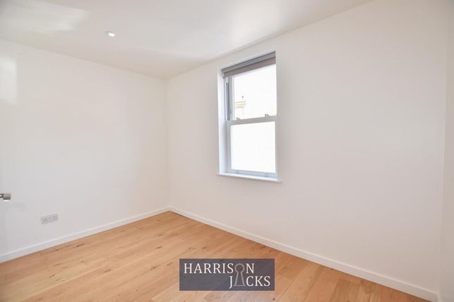 Flat to rent in Holly Road, Hampton Hill, Hampton