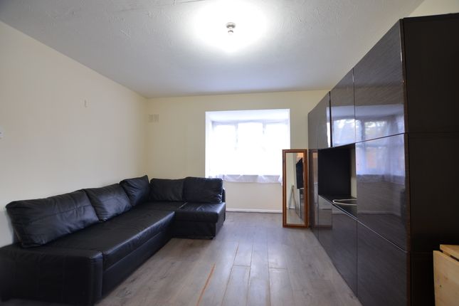 Conifer Way, Wembley photo 4