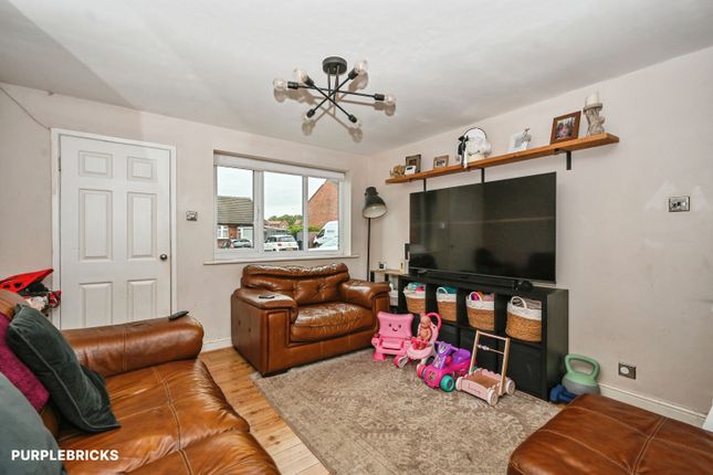 28, Lyndhurst, Skelmersdale photo 2