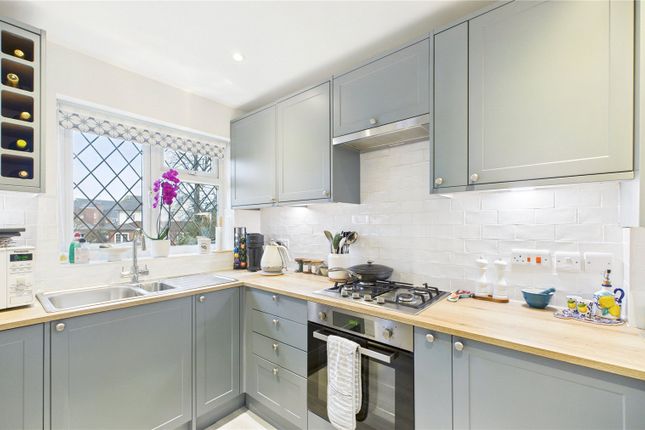 35, Meadowbank Road, Surrey photo 4