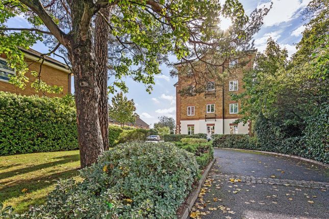 2-bed house on Windlesham Grove, London, £1,800/mo