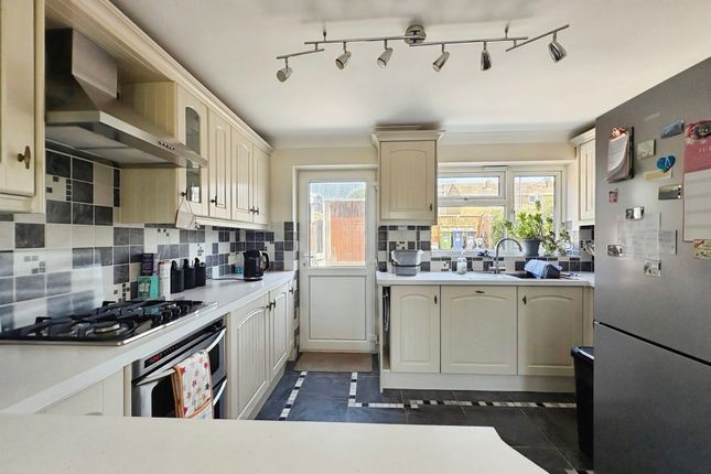 56, Coldhams Crescent, Huntingdon photo 3