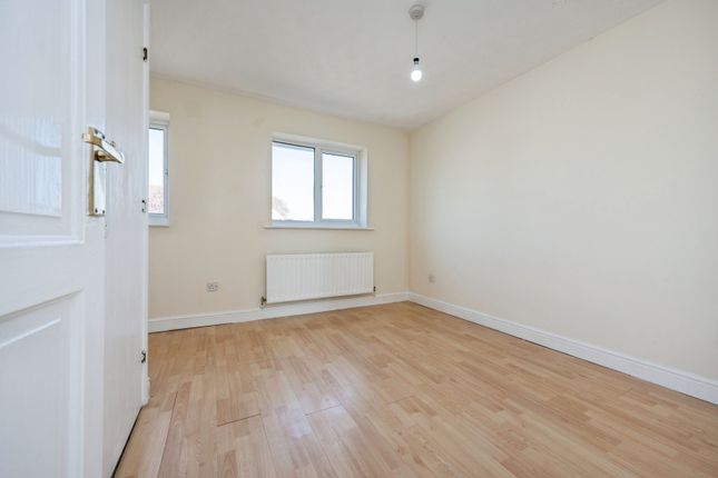17, Belfry Close, Bedford photo 4