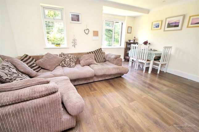 3, Elizabeth Court, School Road, Reading photo 3