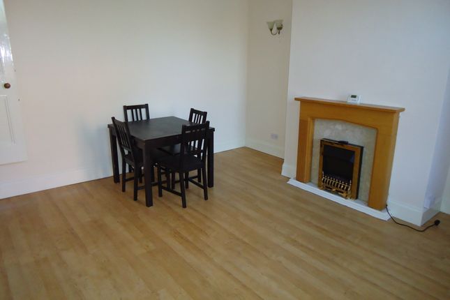 4, Hough Terrace, Leeds photo 2