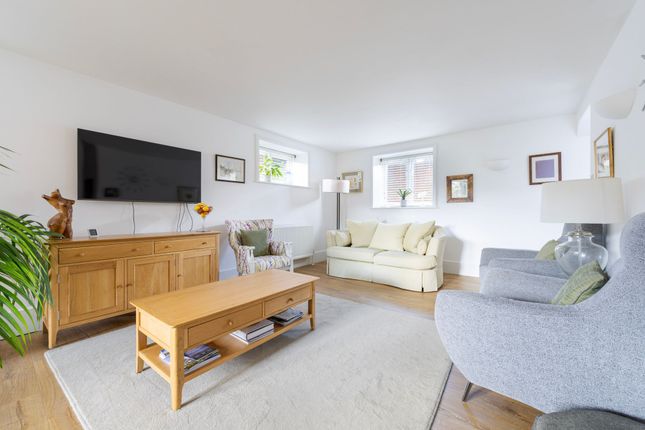 16 Cherry Tree Court, Diss photo 4