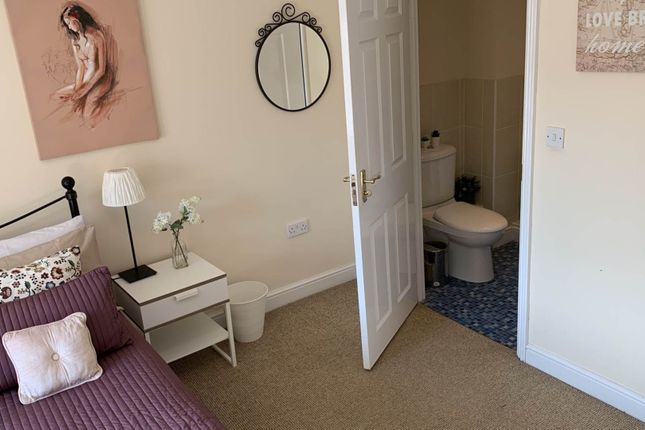 Room 1, Pickering, Guildford photo 4