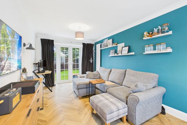 1 Chilton Close, High Wycombe photo 4
