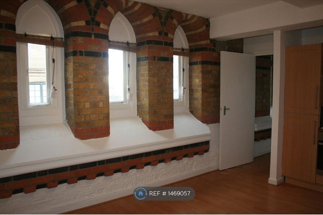 1 bed flat to rent in St. Michael's Court, London E14