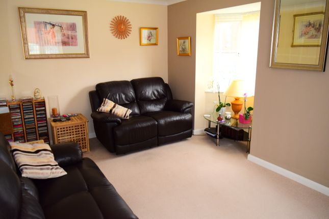 12, Jack English Close, Northamptonshire photo 4