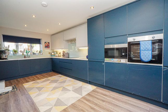 8, Hollinghurst Road, St. Leonards-On-Sea photo 2