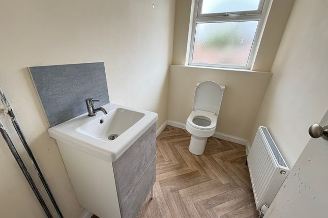 31, Woodcote Road, Wolverhampton photo 4